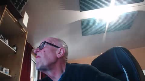 Snapshot of pc8474408 chatting on 04.18.26 pc8474408 online show from 04.18.26