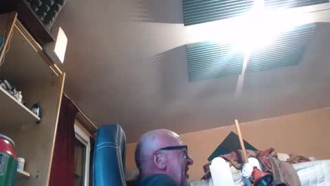Snapshot of pc8474408 chatting on 04.19.26 pc8474408 online show from 04.19.26