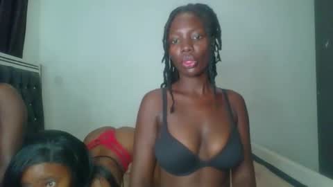 Snapshot of peach_ebonny chatting on 04.16.26 peach_ebonny online show from 04.16.26