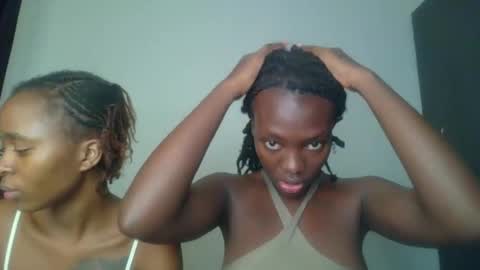 Snapshot of peach_ebonny chatting on 04.19.26 peach_ebonny online show from 04.19.26