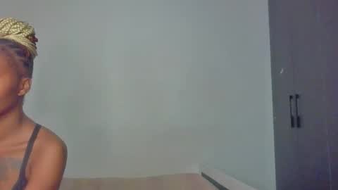 Snapshot of peach_ebonny chatting on 04.21.26 peach_ebonny online show from 04.21.26