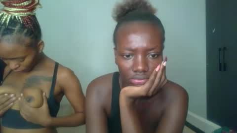 Snapshot of peach_ebonny chatting on 04.21.26 peach_ebonny online show from 04.21.26