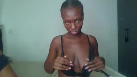 Snapshot of peach_ebonny chatting on 04.30.26 peach_ebonny online show from 04.30.26