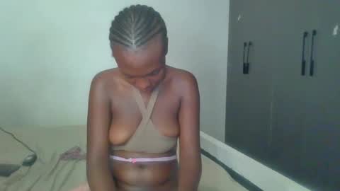 Snapshot of peach_ebonny chatting on 05.01.26 peach_ebonny online show from 05.01.26