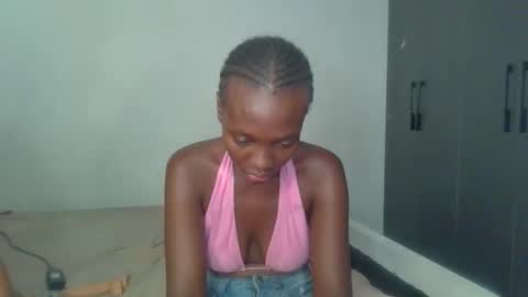 Snapshot of peach_ebonny chatting on 05.02.26 peach_ebonny online show from 05.02.26