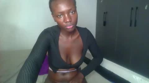 Snapshot of peach_ebonny chatting on 05.08.26 peach_ebonny online show from 05.08.26