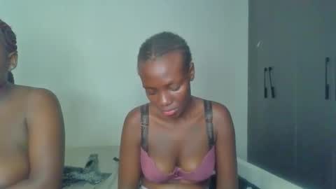 Snapshot of peach_ebonny chatting on 05.09.26 peach_ebonny online show from 05.09.26