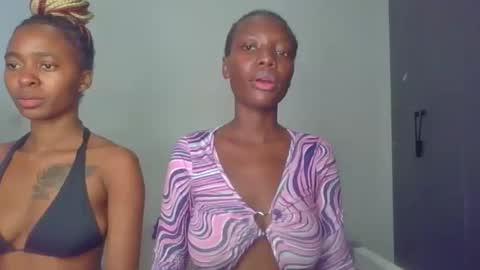 Snapshot of peach_ebonny chatting on 05.13.26 peach_ebonny online show from 05.13.26