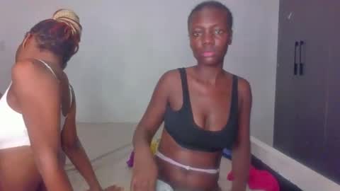 Snapshot of peach_ebonny chatting on 05.13.26 peach_ebonny online show from 05.13.26
