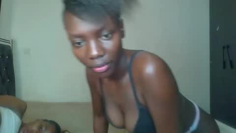 Snapshot of peach_ebonny chatting on 05.19.26 peach_ebonny online show from 05.19.26