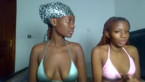 Snapshot of peach_ebonny chatting on 06.03.26 peach_ebonny online show from 06.03.26