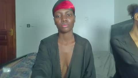 Snapshot of peach_ebonny chatting on 06.04.26 peach_ebonny online show from 06.04.26