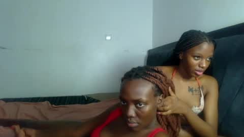 Snapshot of peach_ebonny chatting on 06.20.26 peach_ebonny online show from 06.20.26