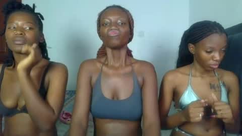 Snapshot of peach_ebonny chatting on 06.25.26 peach_ebonny online show from 06.25.26