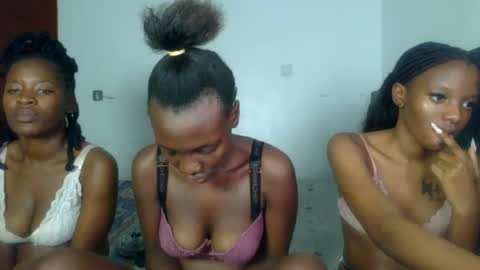 Snapshot of peach_ebonny chatting on 06.25.26 peach_ebonny online show from 06.25.26