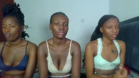 Snapshot of peach_ebonny chatting on 06.27.26 peach_ebonny online show from 06.27.26