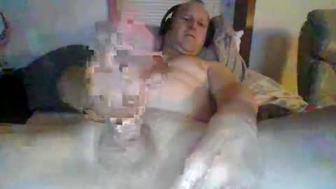 Snapshot of peachgigolo chatting on 02.27.25 PEach online show from 02.27.25