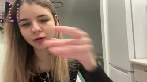 Snapshot of peachy_keens chatting on 04.14.26 Peachy online show from 04.14.26