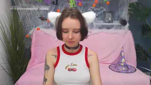 peachydreamm online show from 10.21.25
