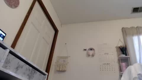 Snapshot of peachyykat chatting on 12.15.24 kat online show from 12.15.24