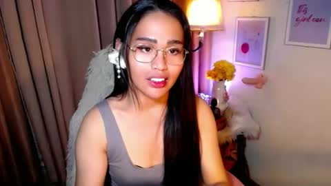 Snapshot of peakaboo_xx chatting on 04.27.26 Angel Creamdensada online show from 04.27.26