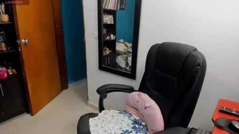 Tangerine Penaut online show from 01.17.26