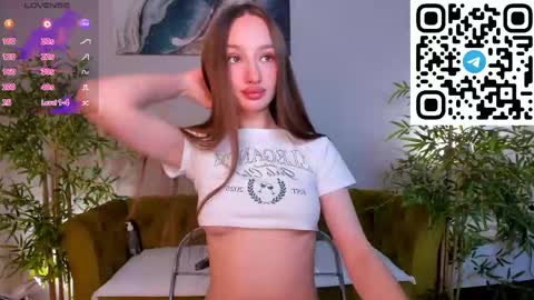 Snapshot of pearl_bloom chatting on 04.29.26 Sex Leah online show from 04.29.26