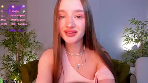 Snapshot of pearl_bloom chatting on 05.12.26 Sex Leah online show from 05.12.26