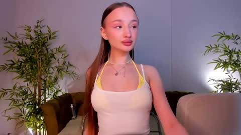 Snapshot of pearl_bloom chatting on 05.19.26 Sex Leah online show from 05.19.26
