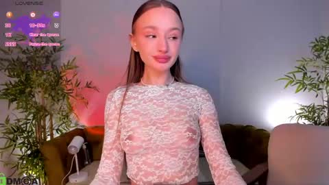 Snapshot of pearl_bloom chatting on 05.21.26 Sex Leah online show from 05.21.26