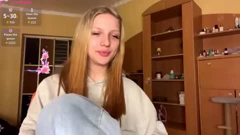 Snapshot of pearlinesilfies chatting on 06.22.26 Zlata online show from 06.22.26
