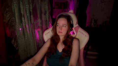 Snapshot of pearlprincess_ chatting on 05.11.26 Adelina online show from 05.11.26