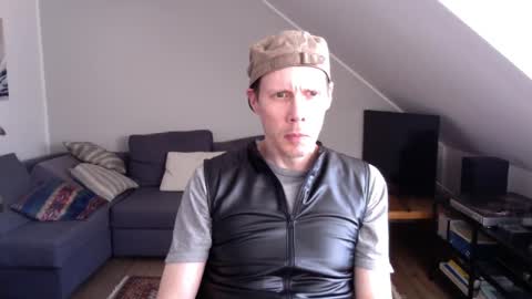 Snapshot of pedrohh chatting on 03.09.25 Arno online show from 03.09.25