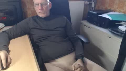 Snapshot of pemue65 chatting on 11.05.25 Pemue65 online show from 11.05.25