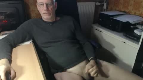 Snapshot of pemue65 chatting on 11.12.25 Pemue65 online show from 11.12.25