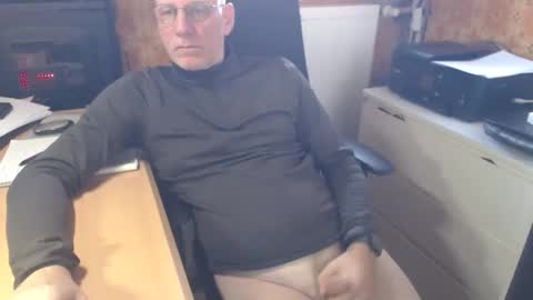 Snapshot of pemue65 chatting on 11.17.25 Pemue65 online show from 11.17.25