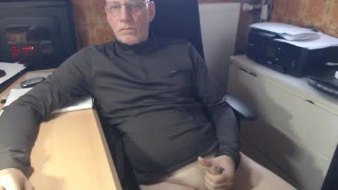 Snapshot of pemue65 chatting on 11.18.25 Pemue65 online show from 11.18.25