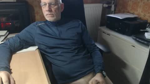 Snapshot of pemue65 chatting on 11.28.25 Pemue65 online show from 11.28.25