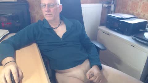 Snapshot of pemue65 chatting on 12.01.25 Pemue65 online show from 12.01.25