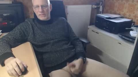 Snapshot of pemue65 chatting on 12.02.25 Pemue65 online show from 12.02.25