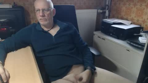 Snapshot of pemue65 chatting on 12.03.25 Pemue65 online show from 12.03.25