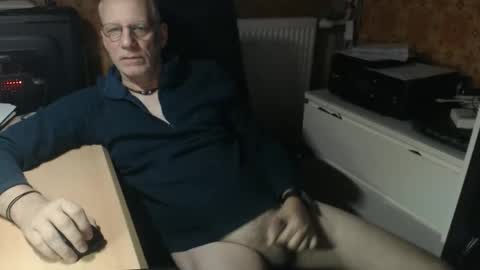 Snapshot of pemue65 chatting on 12.05.25 Pemue65 online show from 12.05.25