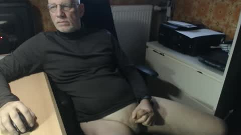 Snapshot of pemue65 chatting on 12.17.25 Pemue65 online show from 12.17.25