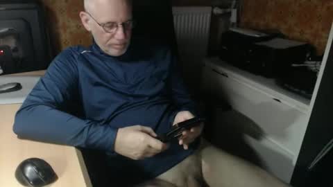 Snapshot of pemue65 chatting on 12.19.25 Pemue65 online show from 12.19.25