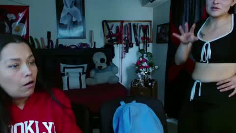 Snapshot of penelopeandmarilyn chatting on 06.25.26 Penelope and my girlfriend Marilyn online show from 06.25.26