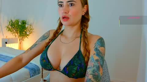 Snapshot of pennyy__ chatting on 06.09.26 Hi Im Penelope better vibrations 1111 online show from 06.09.26