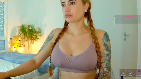 Snapshot of pennyy__ chatting on 07.10.26 Hi Im Penelope better vibrations 1111 online show from 07.10.26