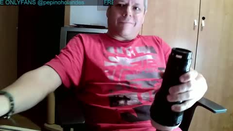Snapshot of pepinoholandes chatting on 05.08.26 Pepino Holandes online show from 05.08.26