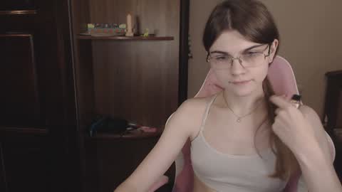 Snapshot of peralez_f chatting on 12.03.24 Farida online show from 12.03.24