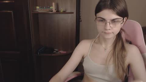 Snapshot of peralez_f chatting on 12.04.24 Farida online show from 12.04.24